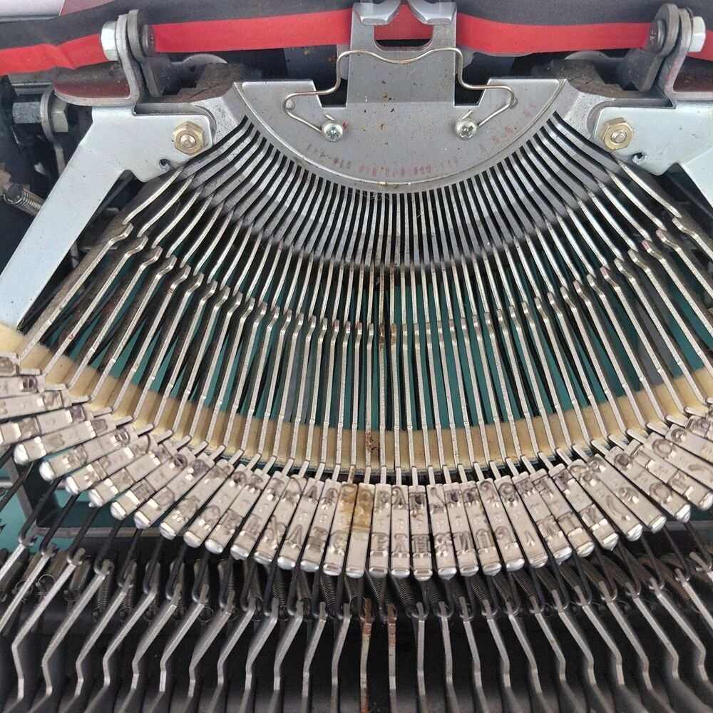 SS Kresge Wedgefield 300 Deluxe 12 Turquoise Typewriter & Case Working Japan - Picture 16 of 16